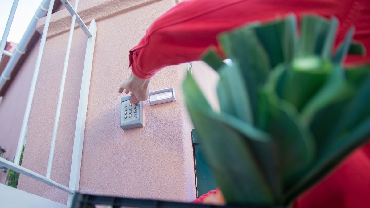 Cover image for Choosing a Smart Lock 2026: Keypad, Biometric & App Control
