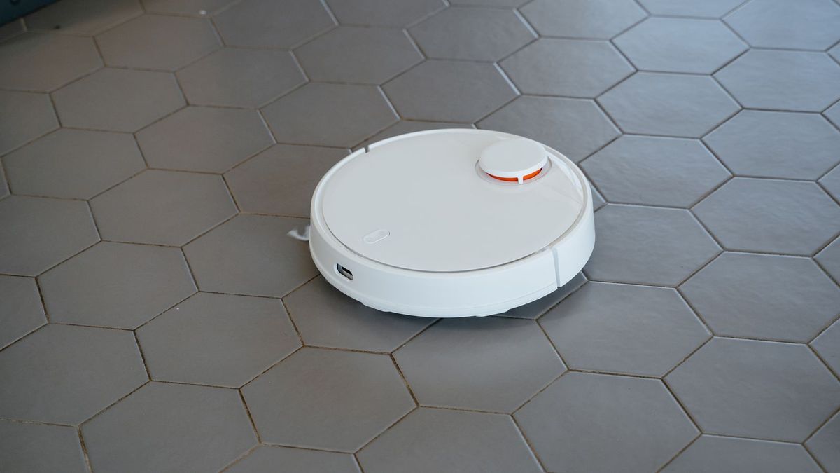 Cover image for Best Robot Vacuum & Mop Combos for Pet Hair 2026
